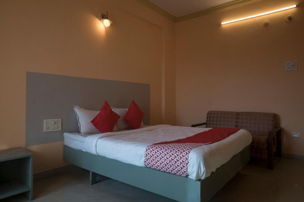 Oyo Flagship 37830 Hotel Aakar International Sātāra Exterior foto