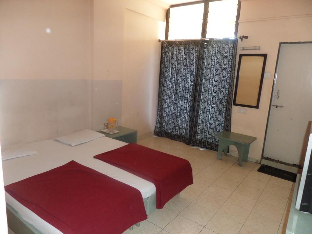 Oyo Flagship 37830 Hotel Aakar International Sātāra Exterior foto