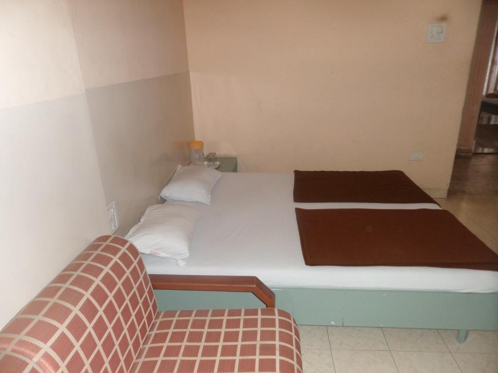 Oyo Flagship 37830 Hotel Aakar International Sātāra Exterior foto