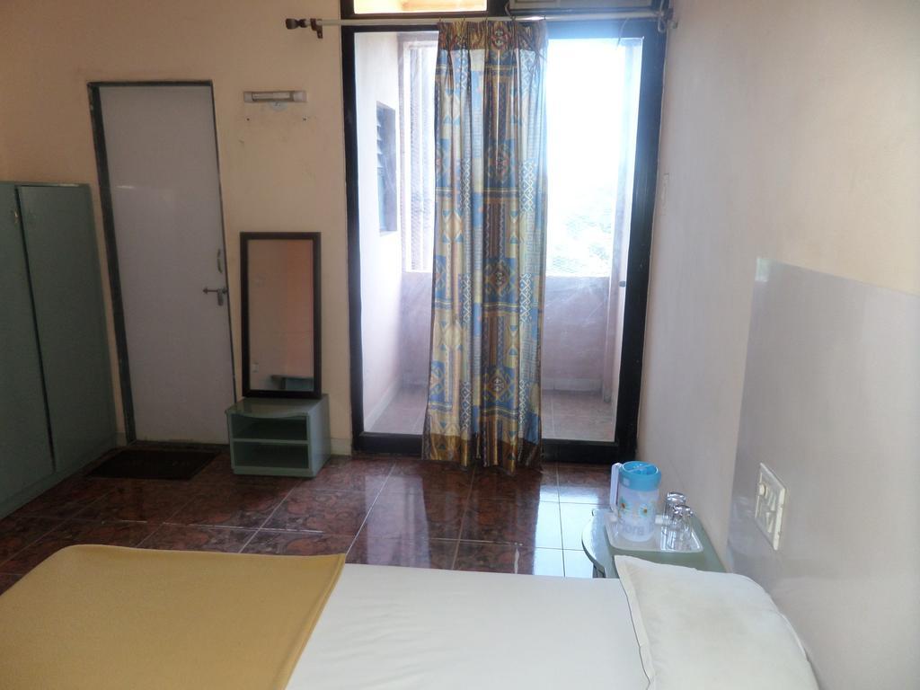Oyo Flagship 37830 Hotel Aakar International Sātāra Exterior foto
