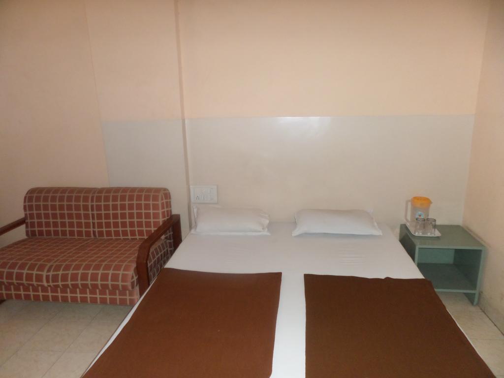 Oyo Flagship 37830 Hotel Aakar International Sātāra Exterior foto