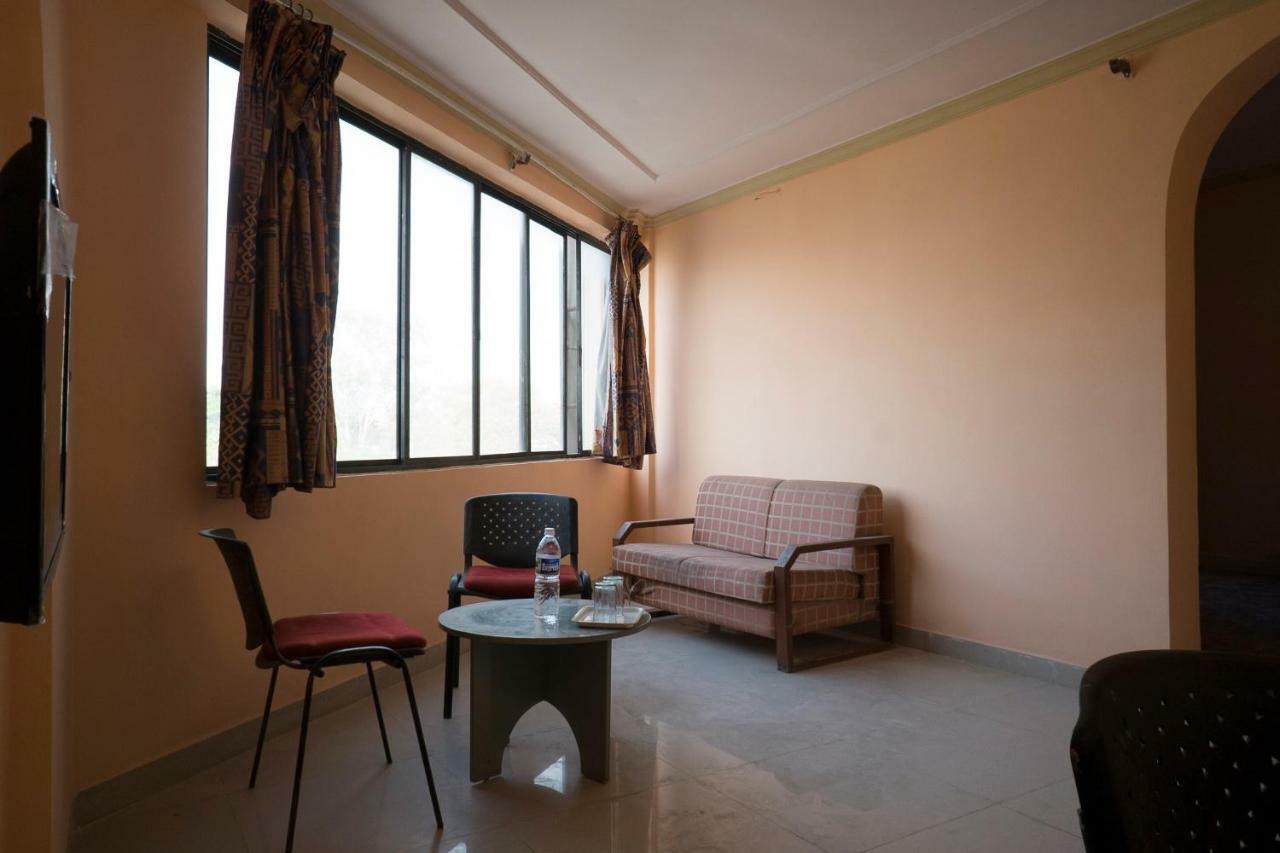 Oyo Flagship 37830 Hotel Aakar International Sātāra Exterior foto
